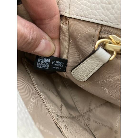 MICHAEL KORS, MEDIUM IVORY PEBBLED LEATHER CROSSBODY BAG - Picture 14 of 16